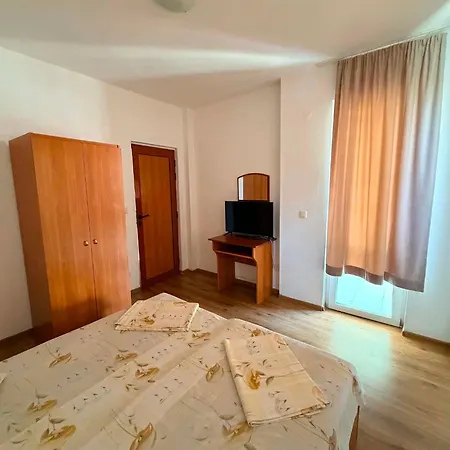 Casa de hóspedes Dayana 2 *